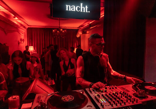 nacht-istanbul-galeri-U0G3BX nacht-istanbul-galeri-U0G3BX